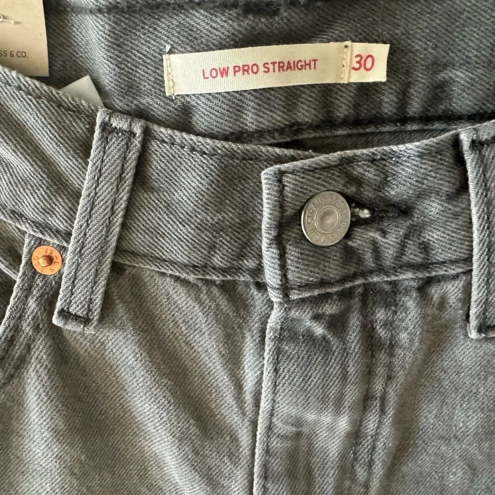 Levi | Low Pro Jeans (Grey) - Picture 6 of 10